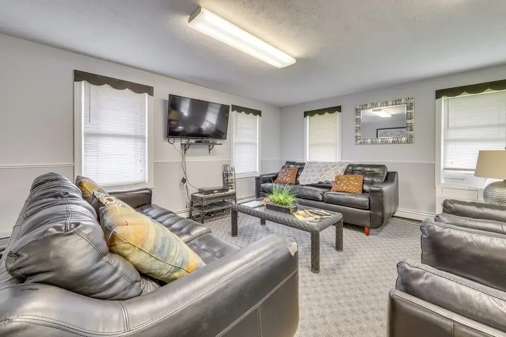 2 Mi to Drakes Island Beach: Condo w/ Indoor Pool!