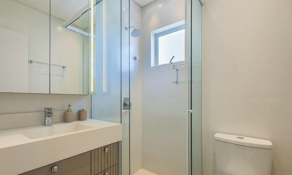 Apts in Building w/ Pool 120 m From the Beach - LTT