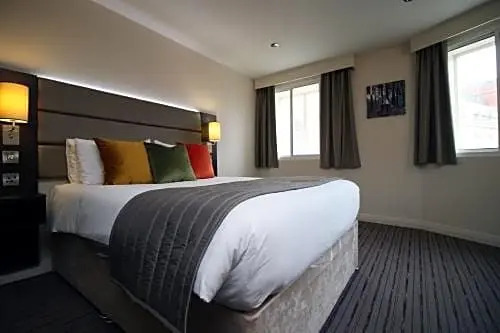 Silurian Hotel Double Bedroom by StayBC