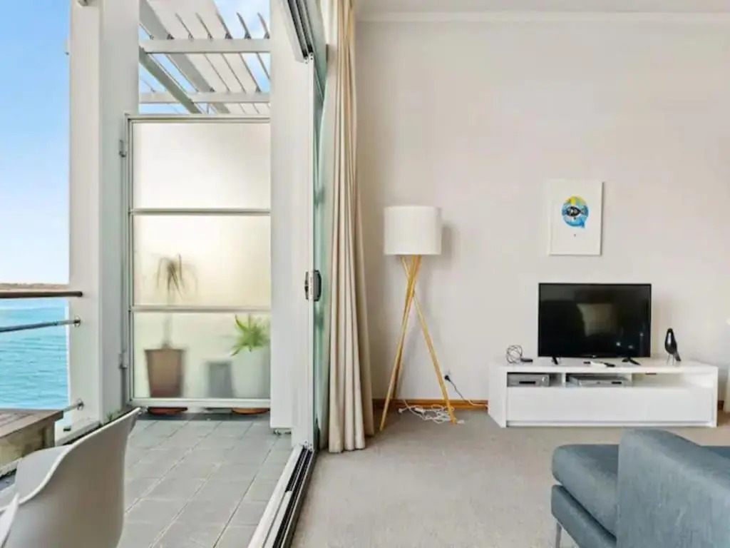 Relaxing Sea Wharf View Apartment by Zodiak Stays