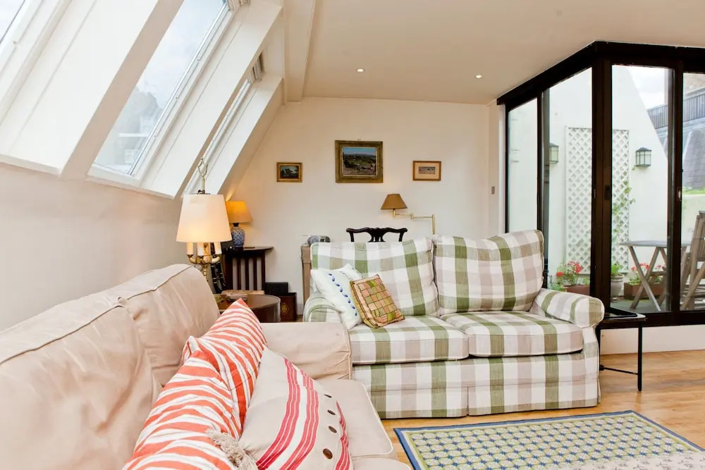 Beautiful 2 Bed home in Kensington Mews