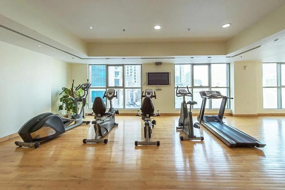 SuperHost - Exclusive 25th Floor Retreat with Marina Views