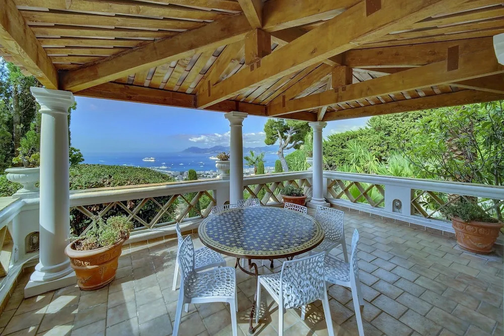 Cannes hills exclusive area fits 20