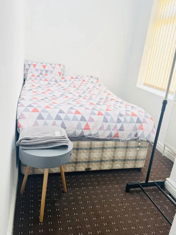 Stoke-on-trent - House - Sleeps 7 - City Centre