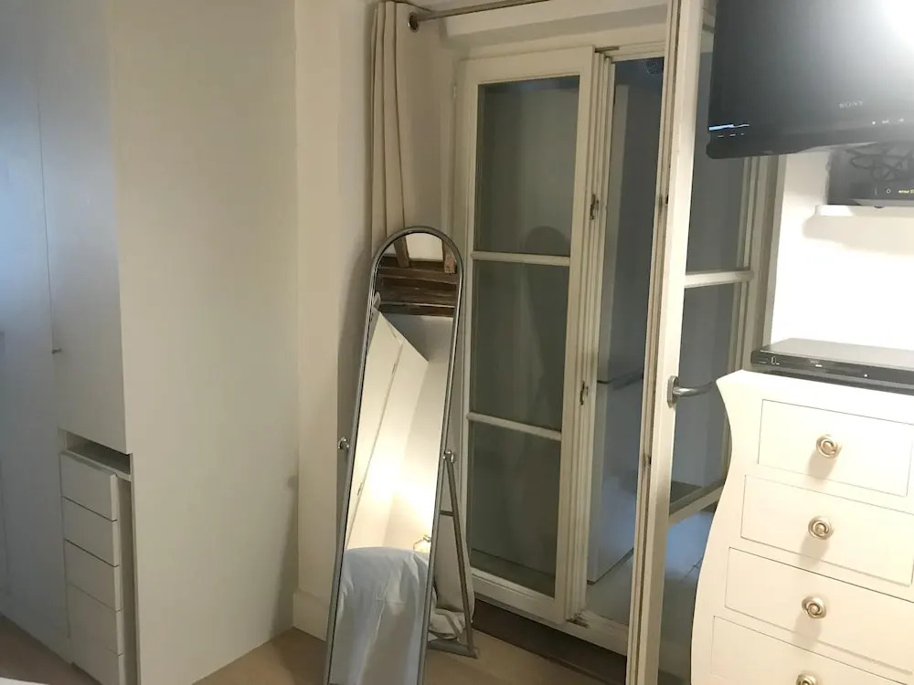 Apartment with One Bedroom in Paris, with Wifi