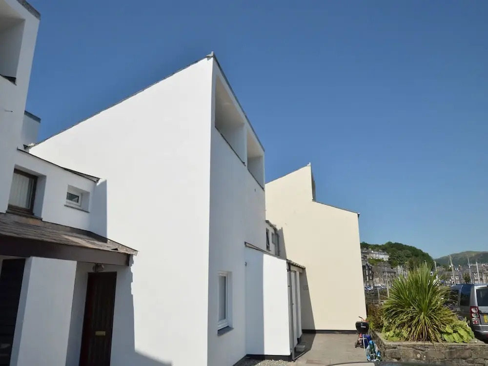 Serene Holiday Home in Porthmadog near Beach
