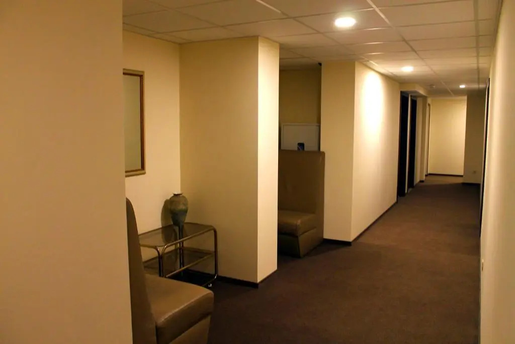 Non-stop hotel