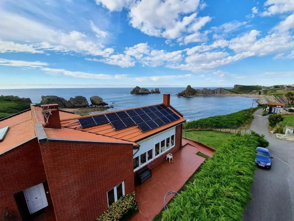 House with 5 bedrooms in Cantabria with wonderful sea view enclosed garden and WiFi 50 m from the beach
