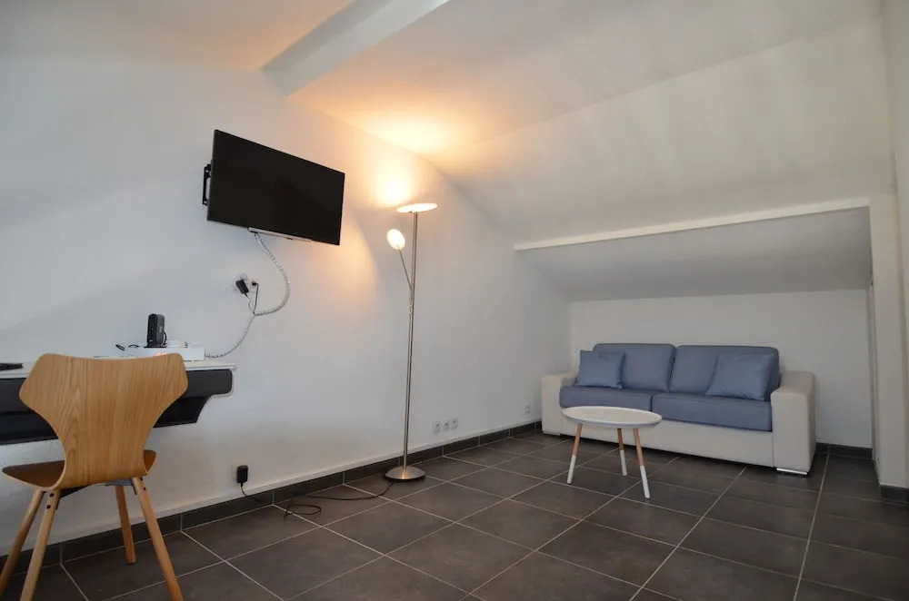 Modern duplex apartment 4 persons near train station Acropolis in Nice