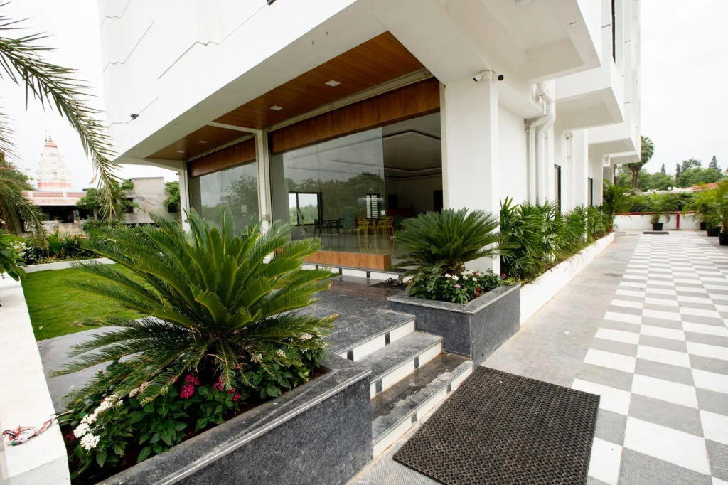 Hotel The Orange Flag ( JJ Hotel), Aurangabad