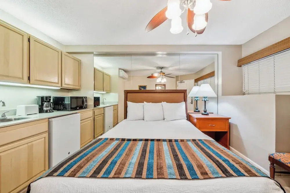 Petite Retreat at Kahana Falls