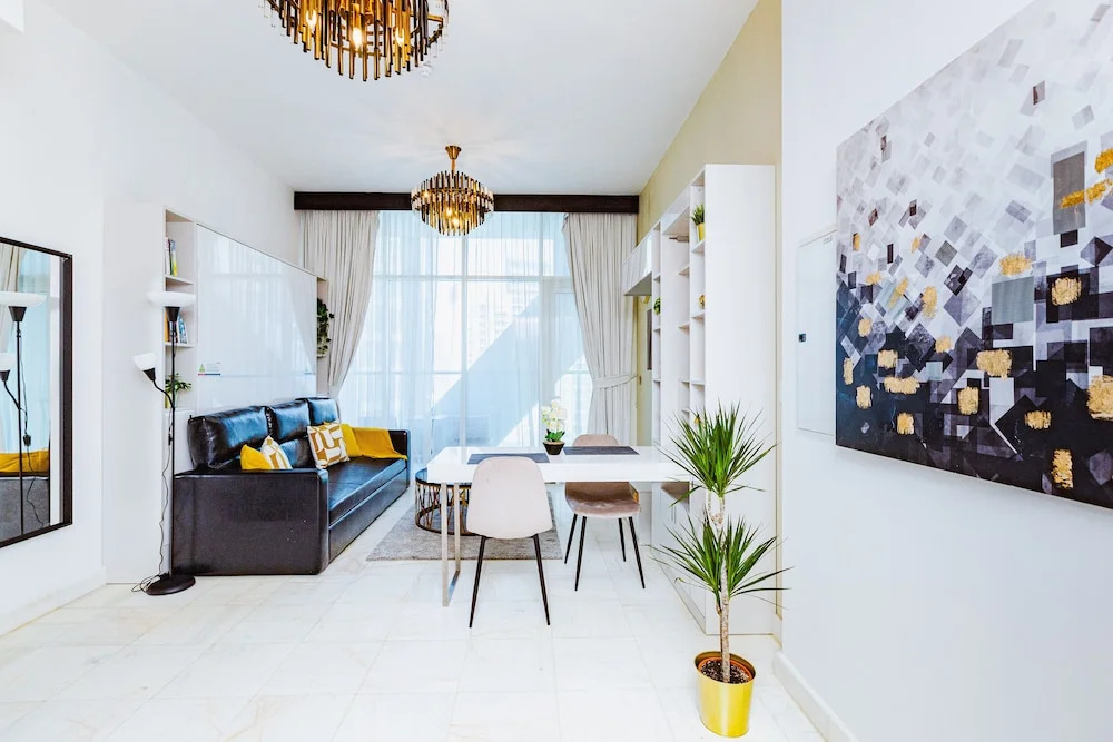 Waves - Chic Studio With Balcony Overlooking City Views