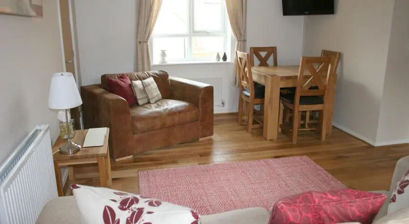 Kings Court Apartments