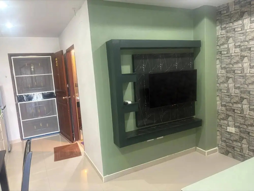 Large Condo Middle of Jomtien, Near the Beach 42m2