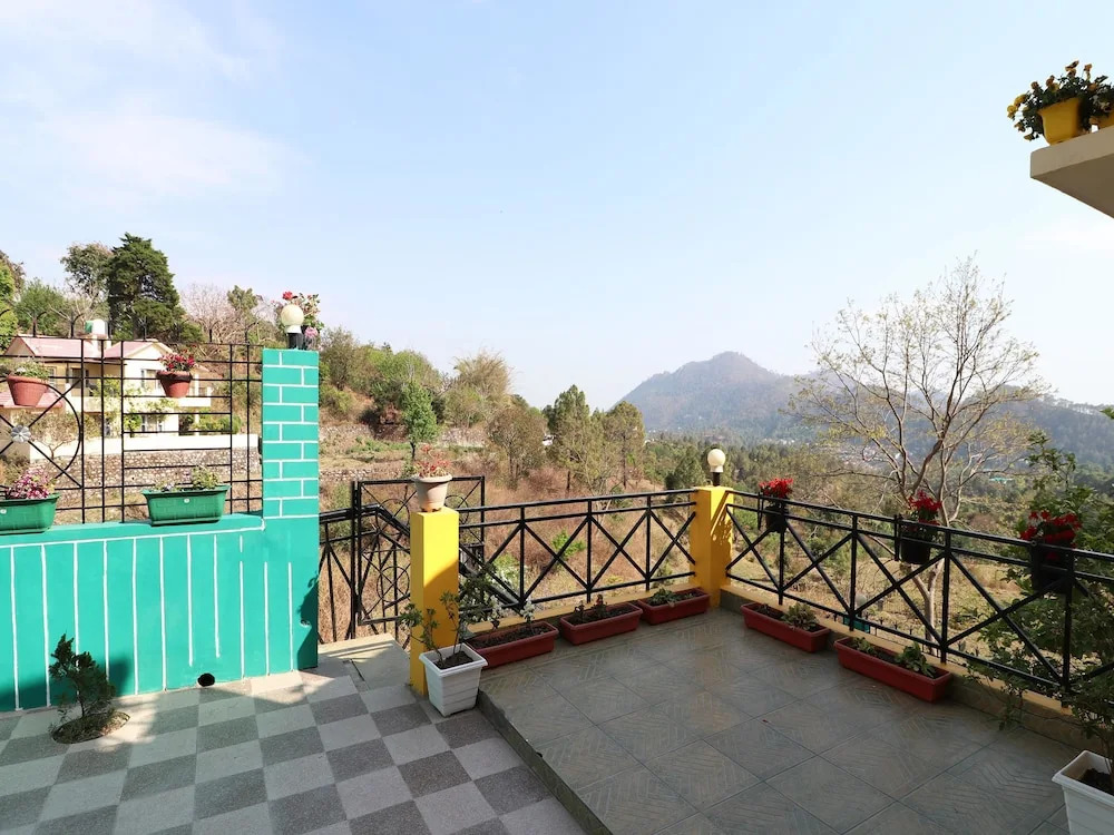 OYO 14131 Home Cozy Studio Mehragaon