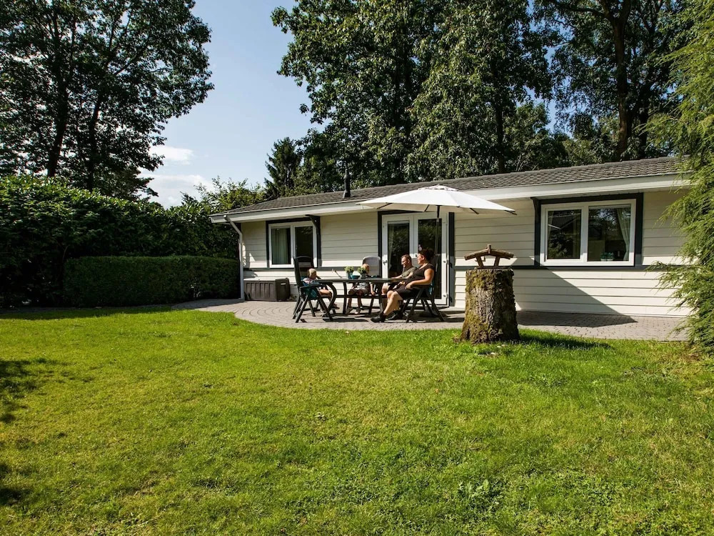 Comfy Chalet in a Holiday Park Near De Veluwe