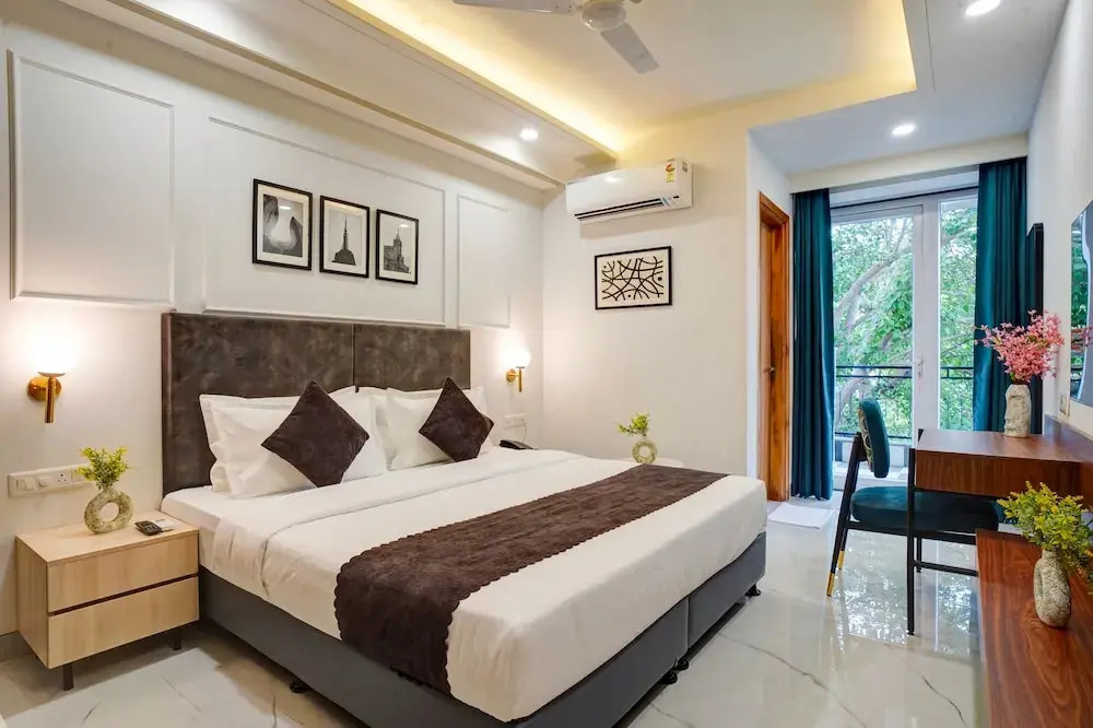 Saltstayz Premier - Sector 50 & Golf Course Ext Road