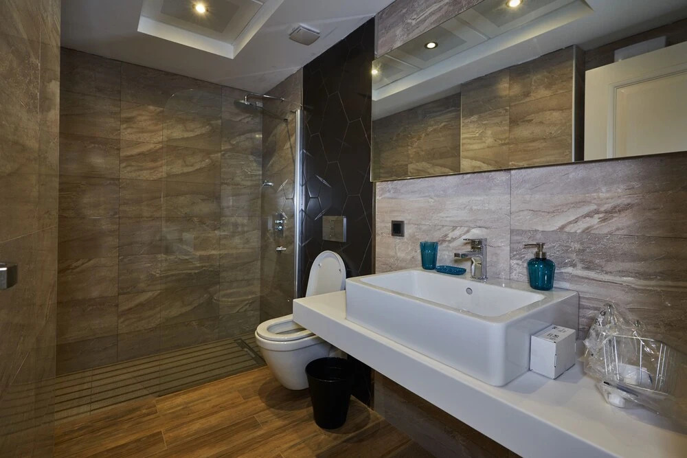 Lara Suite's