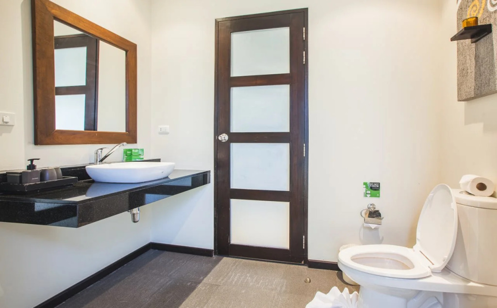 Two Villas Holiday: Oriental Style Nai Harn Beach