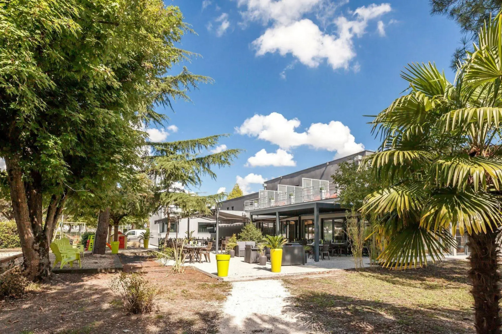 Logis Hotel Restaurant & SPA Au Comte dOrnon