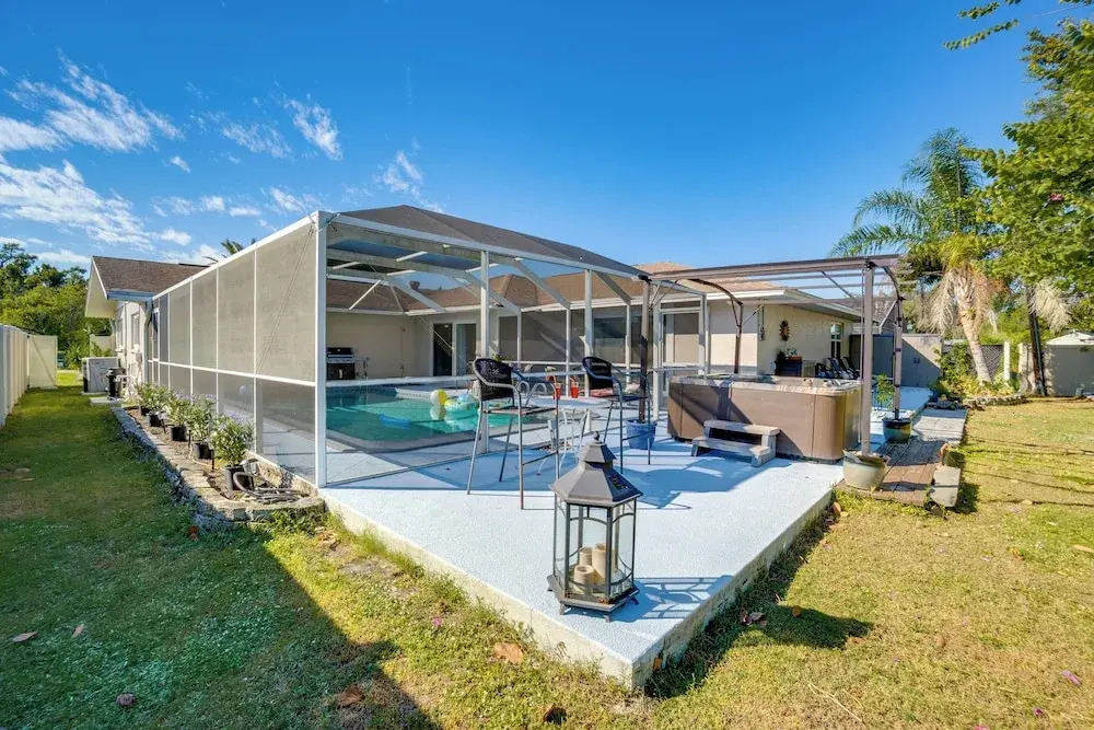 4 Mi to Port Charlotte Beach Park: Gem w/ Pool