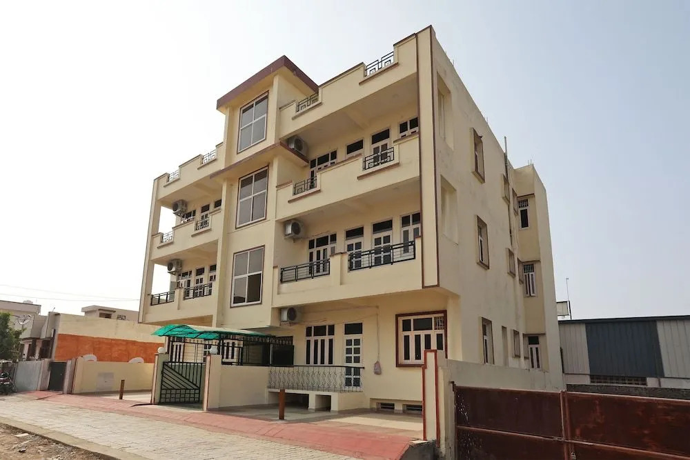 OYO 9878 Home Cozy 3BHK Geetanjali Hospital