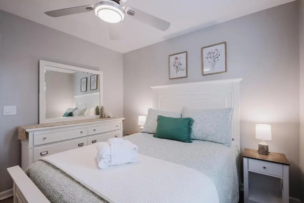 Lowcountry Lodge! In the Heart of Historic Old Town Bluffton SC
