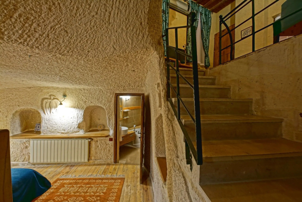 La Casa Cave