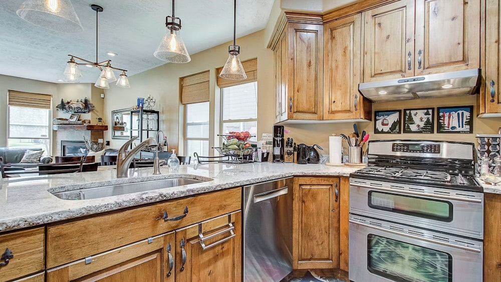 Hot Tub, Walk to Main Street + Town Ski Lift Park Ave Getaway by Avantstay