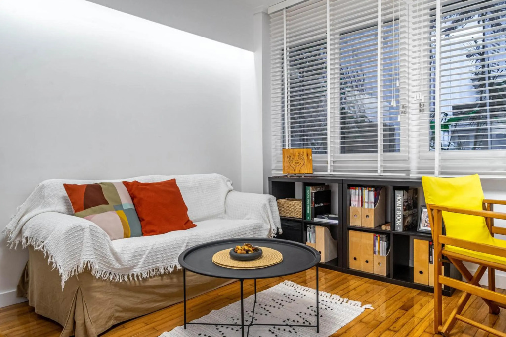 Lovely studio in Likavitos Hill