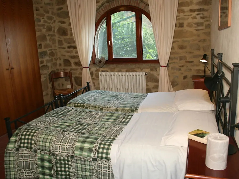 Cosy apartment in the well known Chianti area, with swimming pool and terrace.