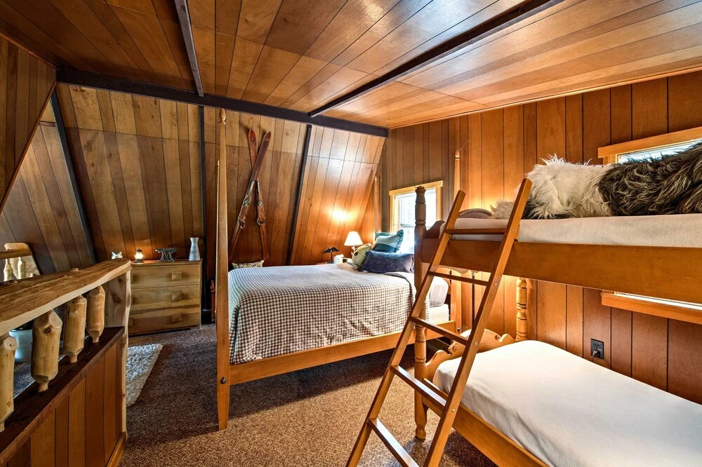 Serene Washington Escape w/ Deck & Mountain Views!
