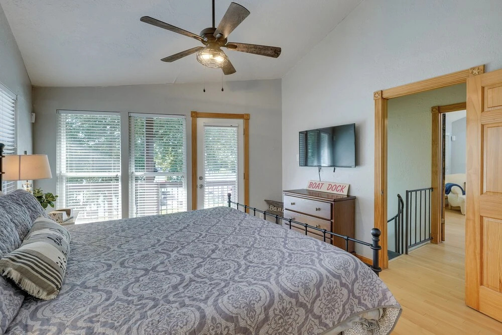Lakefront Montgomery Home w/ Porch & Dock!