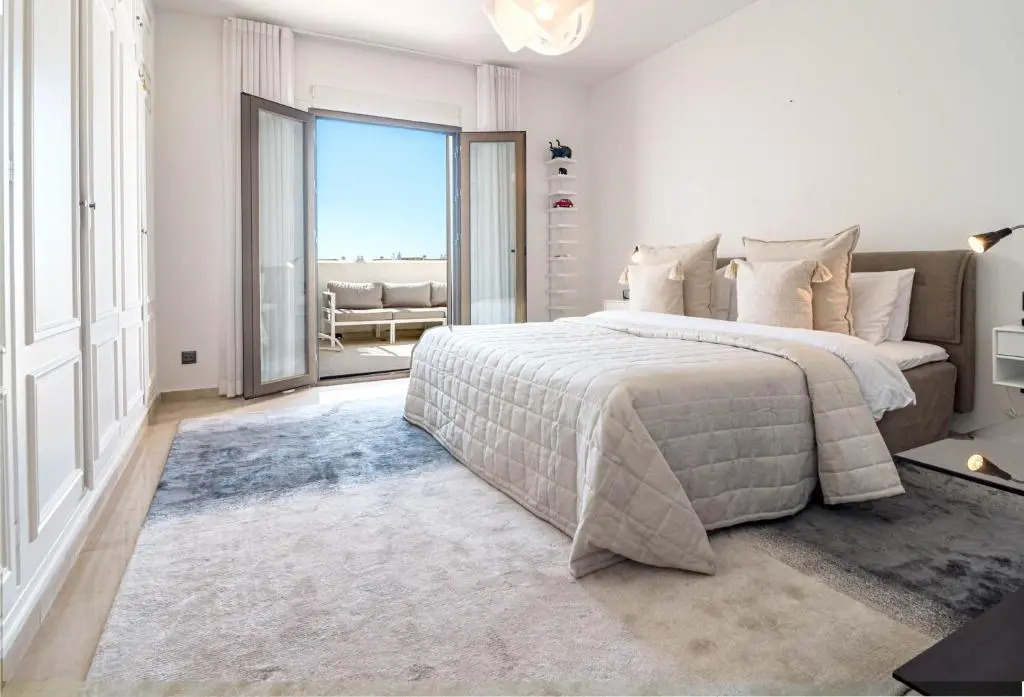 CB1- Sweet flat, shared pool in perfect location