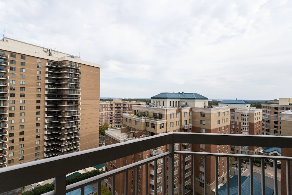 Cozy 2 Bedroom Condo Ballston