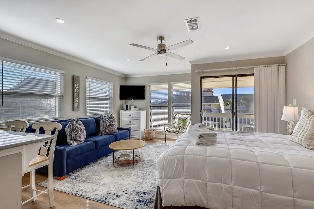 Sandpiper Cove 8208 Studio Bedroom Condo by RedAwning