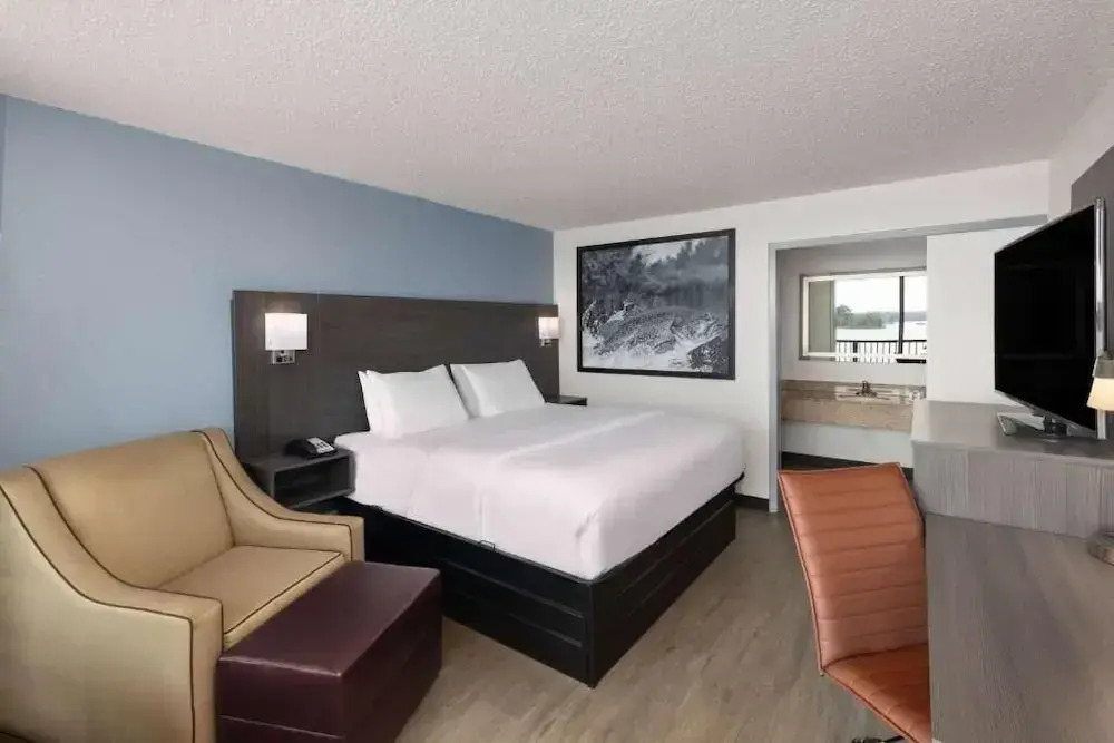 Super 8 by Wyndham Riverside AL