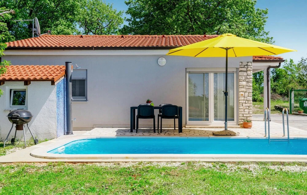 Nice Home in Loborika With Outdoor Swimming Pool, Wifi and 2 Bedrooms