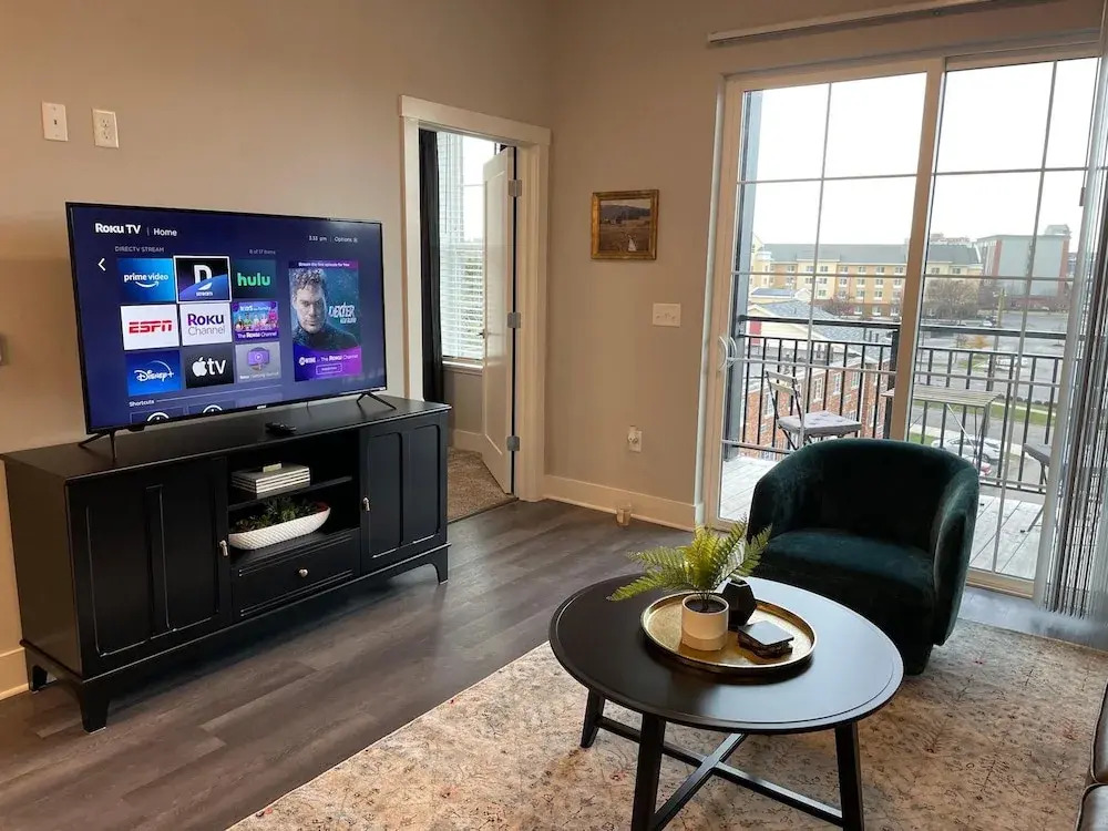 Lux King 1BR Near OSU Parking Balcony Gym