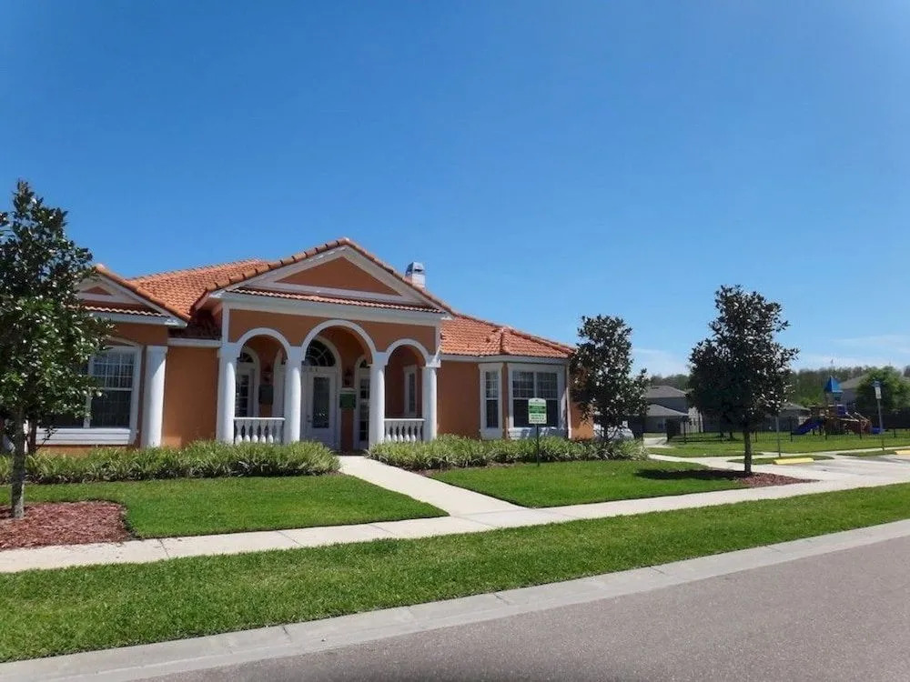 4CCS47RR23 4BR Vacation Home Near Disney by RedAwning
