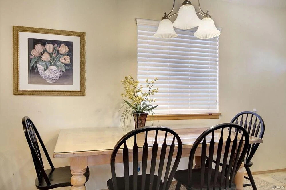 Karin's Cottage - 2br/1ba/walk To Shuttles/wifi/fireplace/fencedyard/barbeque 2 Bedroom Home