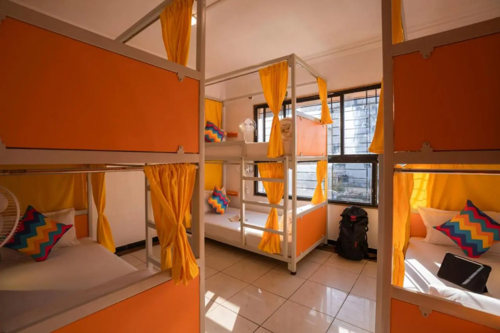 goSTOPS Bengaluru, Gandhi Nagar Majestic - Private Rooms & Dorms
