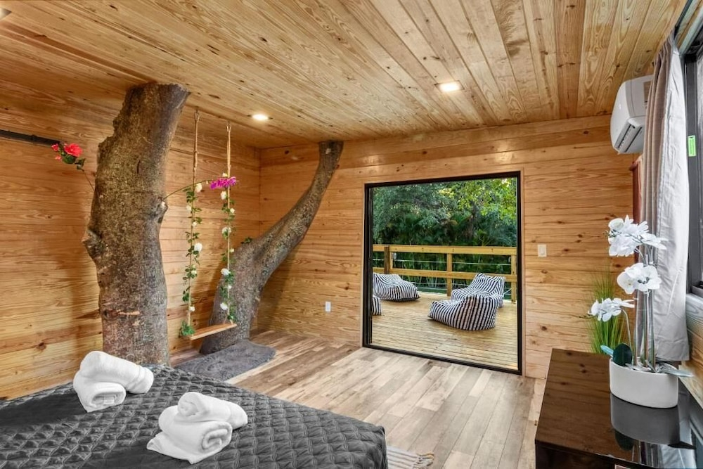 Epic Treehouse Villa - Pool - Jacuzzi - Pickleball