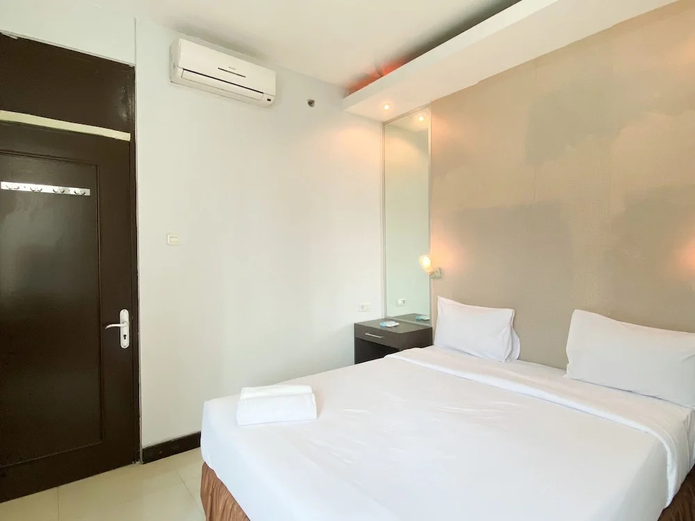 Homey 2Br Apartment Crown Court Executive Condominium