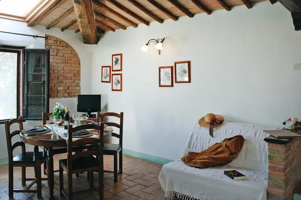 Fattoria Bio Pieve a Salti, Montalcino