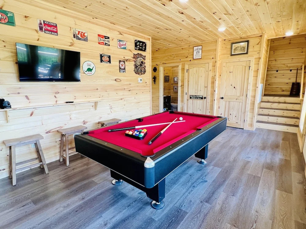 A Tyme To Chill 2 Bedroom Cabin by RedAwning