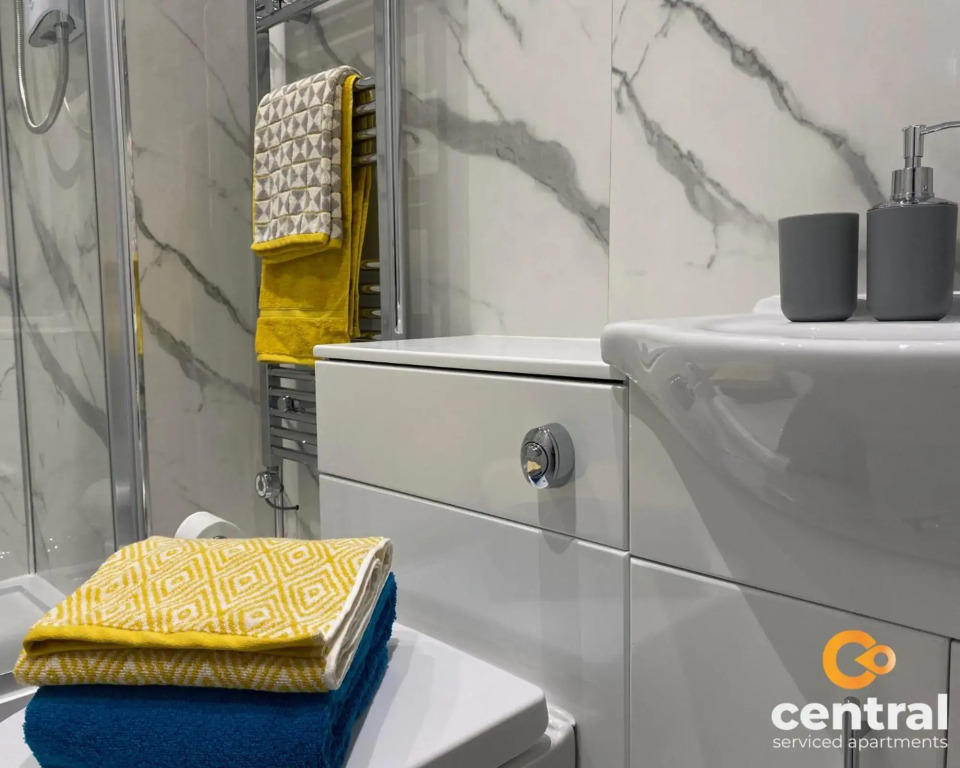 1 Bedroom Apartment by Central Serviced Apartments - Lawson Place - FREE Street Parking