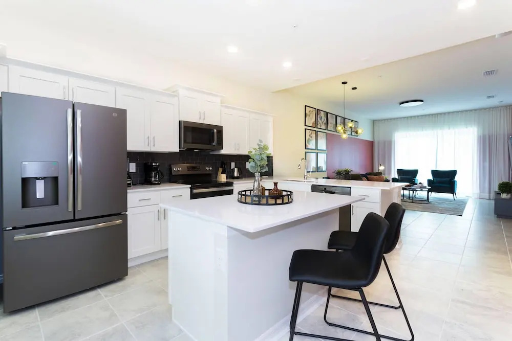 Cozy Retreat Near Disney: Apartment With Amenities