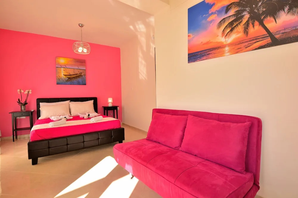 Luxury Suites in Stavromenos