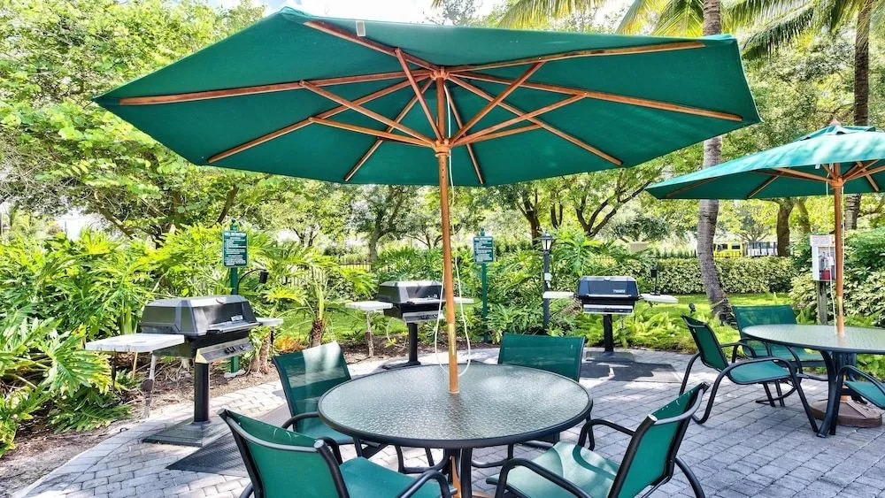 Solterra Vacation Rental: Luxury 3-BR Condo with Lake & Golf Views. Access to Luxury Pool, Hot Tub, and Golf Courses at Lely Resort. Close to Naples Beaches, 5th Avenue S, and Marco Island